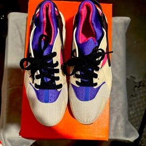 Gently worn  Nike Huarache Shoes